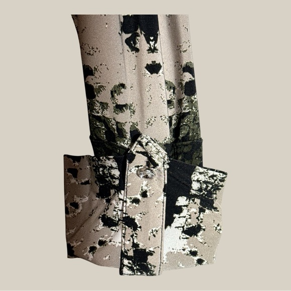 Elegant “Camo” Print Ruched Jewel Button Down Blouse Adjustable Sleeves 6-8 - Picture 3 of 6